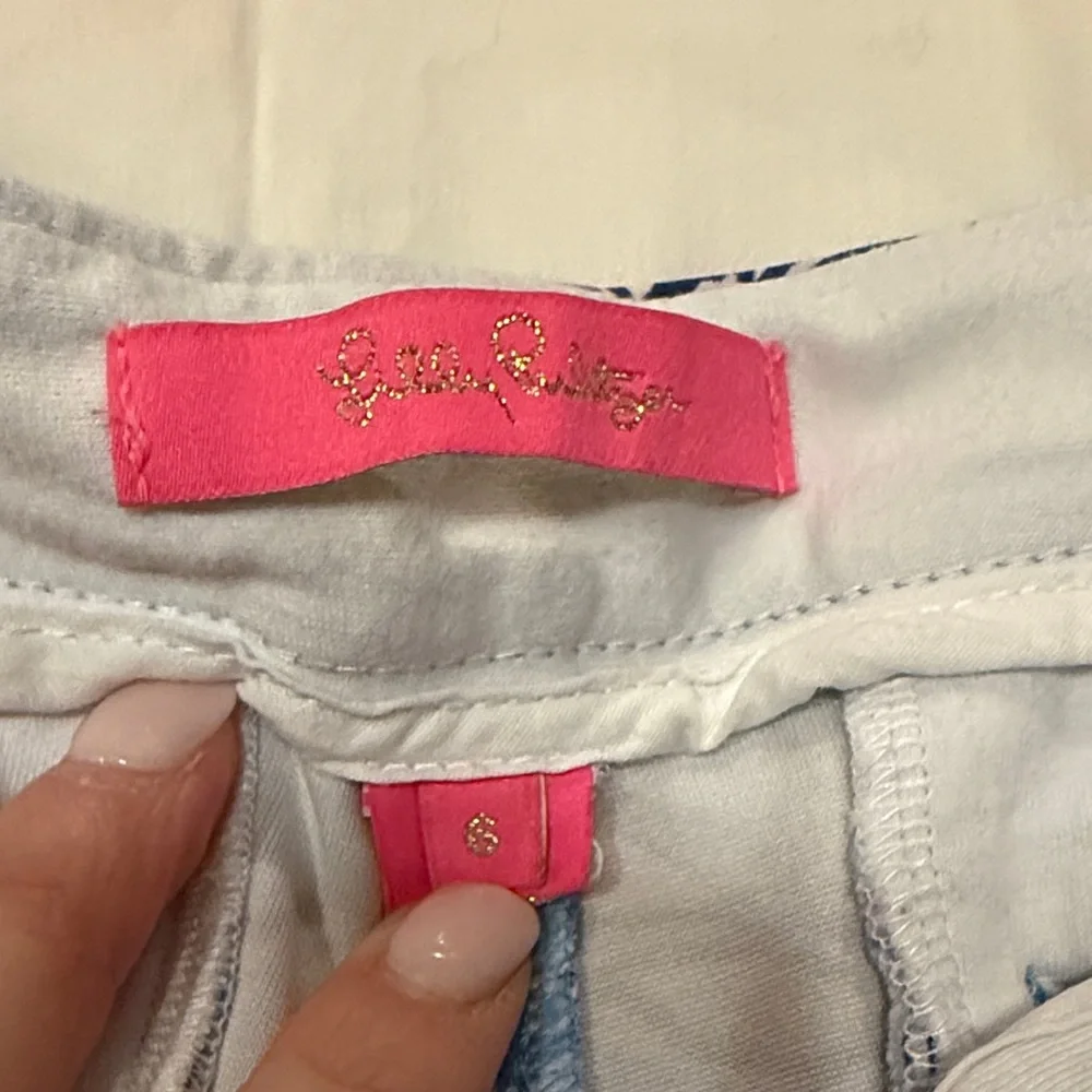 Lilly Pulitzer Buttetcup Blue and Light Blue Scallop-Edge Printed Shorts - Picture 2 of 4